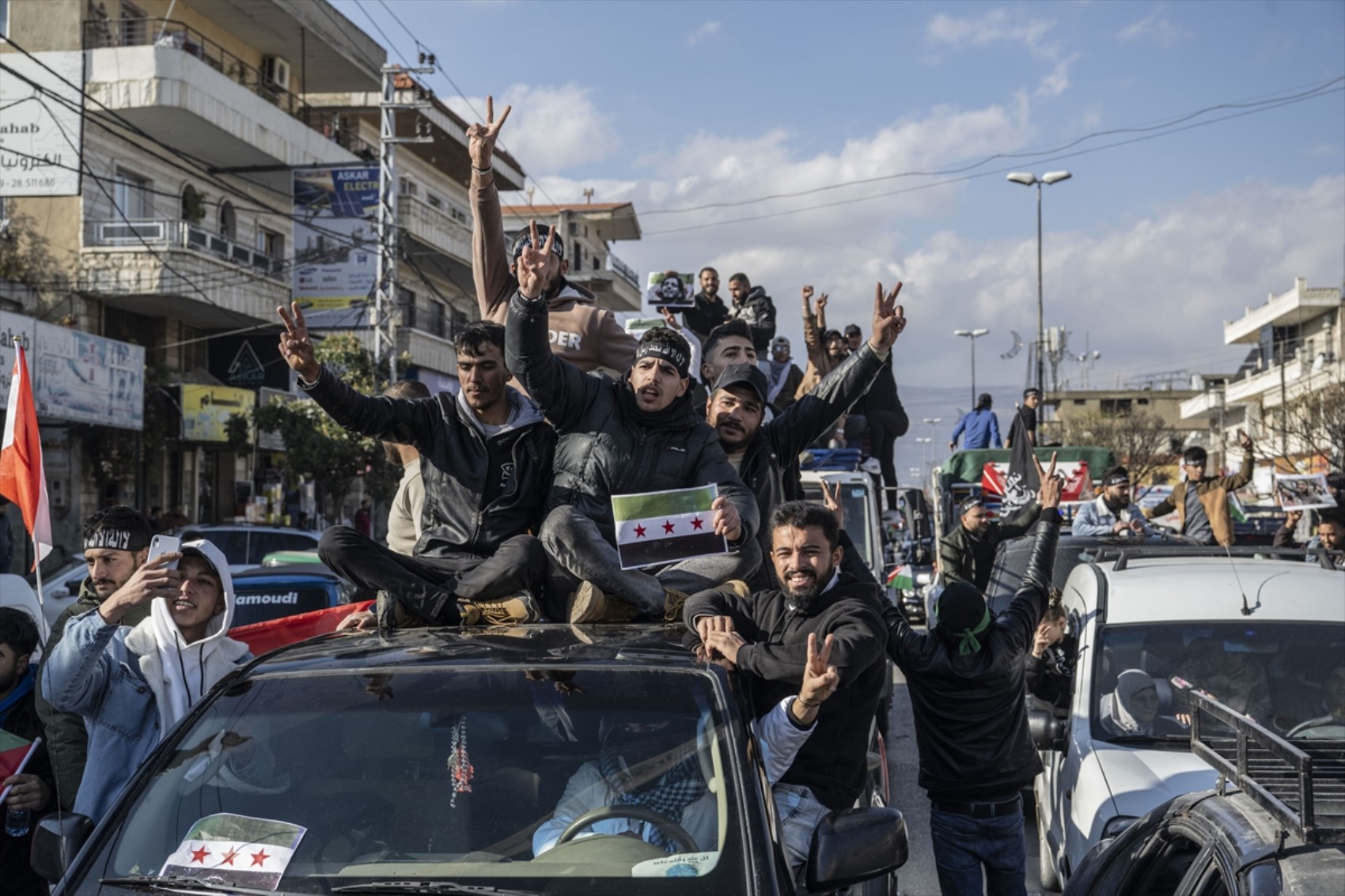 Lübnan'daki Suriyeliler ülkelerine dönmek için yollara düştü