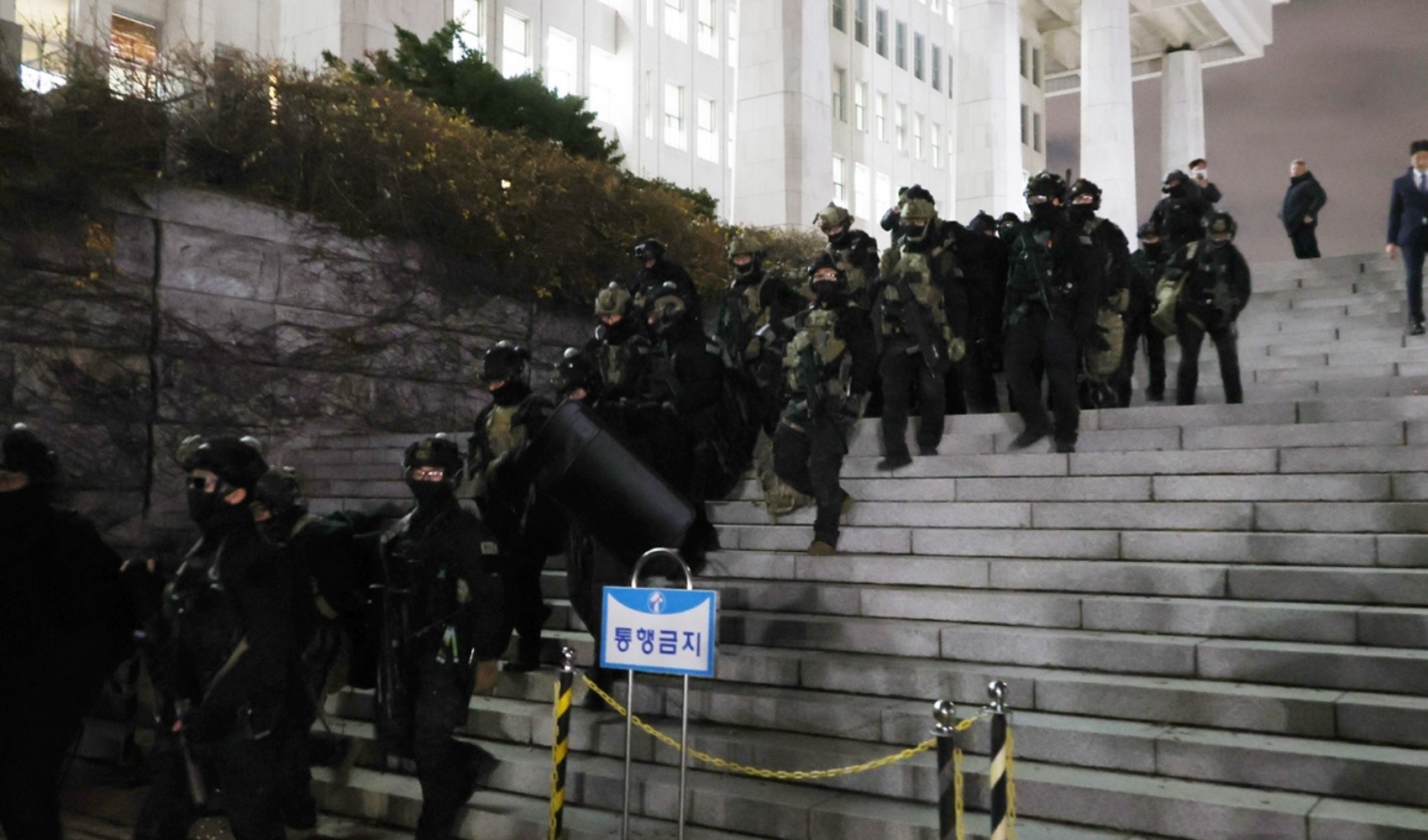 Crisi della 'legge marziale' in Corea del Sud: arrestato l'ex ministro della Difesa