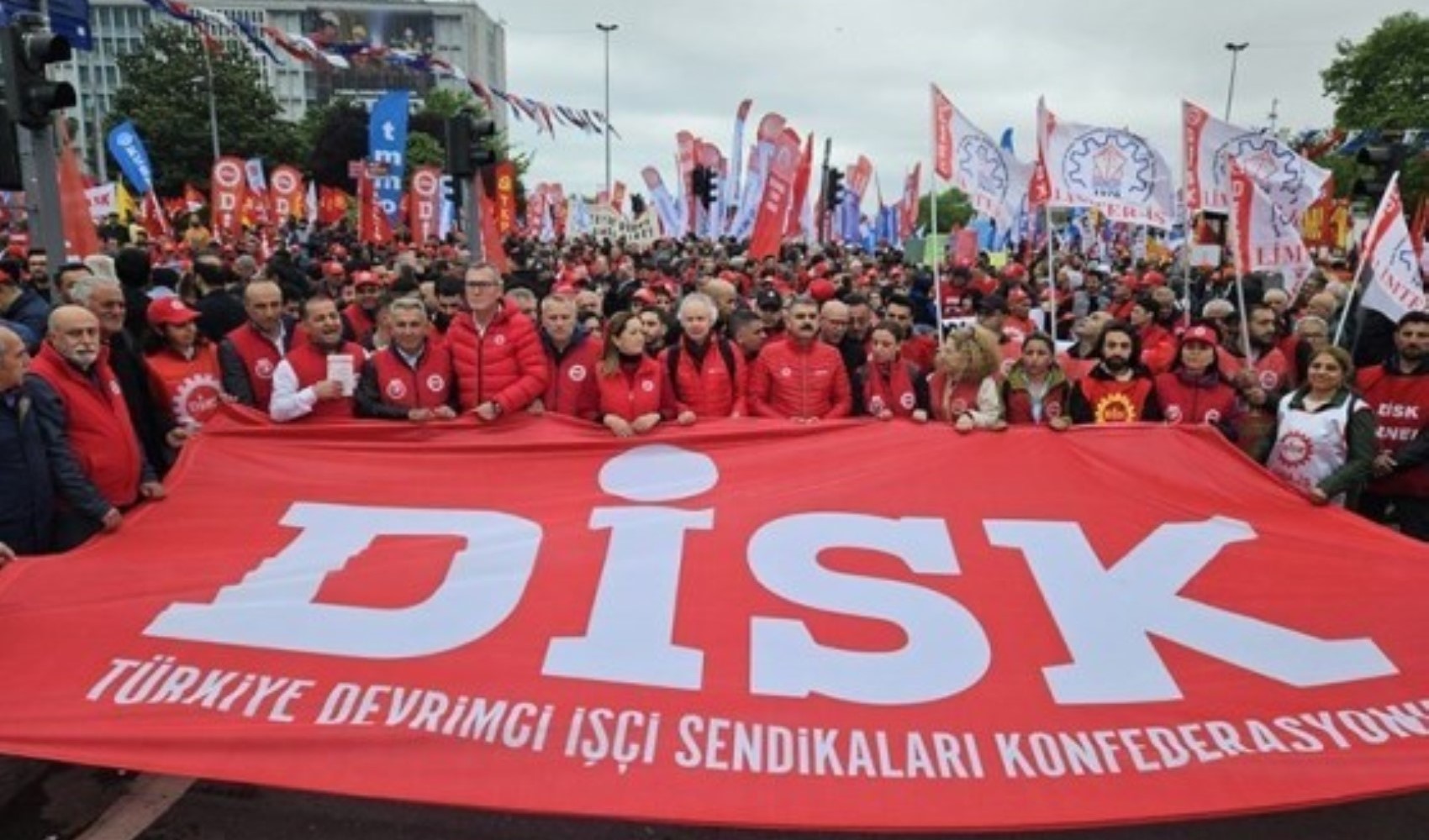 Richiesta di salario minimo per i lavoratori della stampa: 'Basta, vogliamo giustizia!'