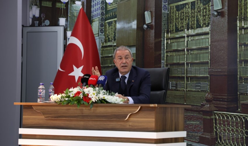 AKP Milletvekili Hulusi Akar'dan 'deprem' eleştirilerine yanıt