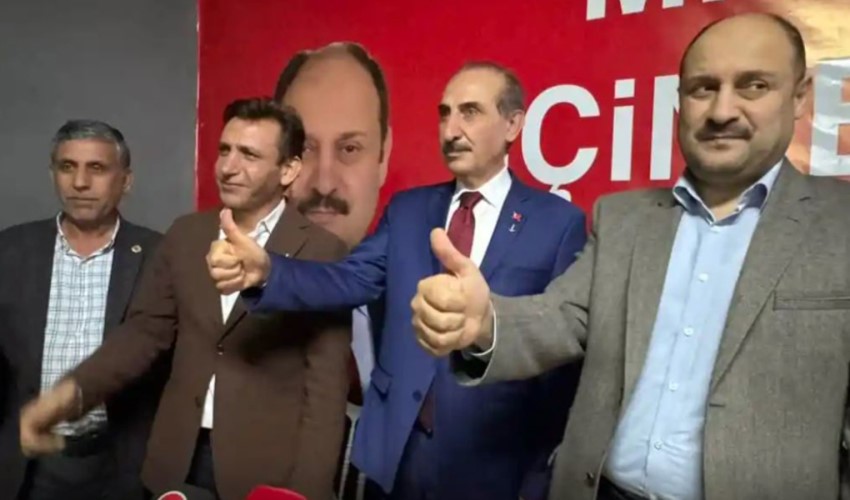 AKP'den istifa eden Akçakale Belediye Başkanı YRP’den aday oldu: 'Destanı birlikte yazacağız'