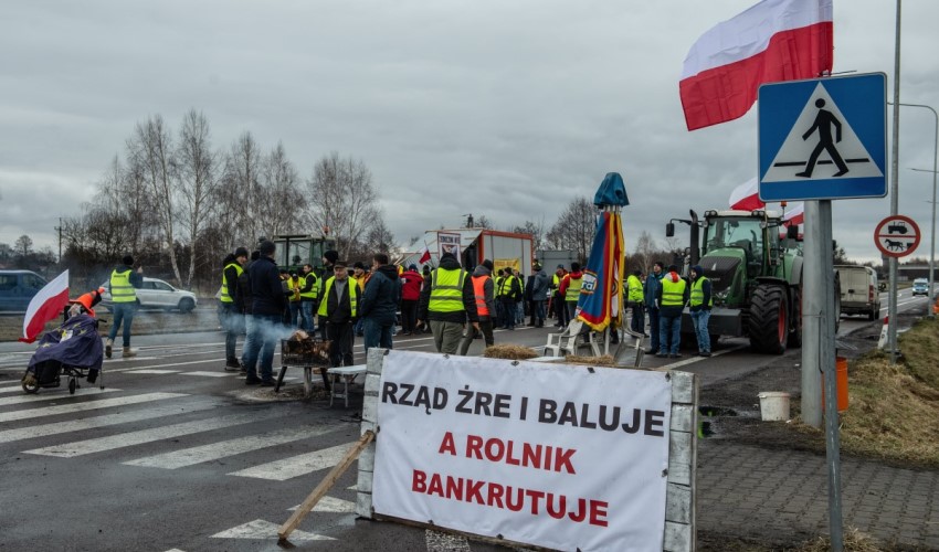 Polonyalı çiftçiler tüm sınır kapılarını ablukaya alacak