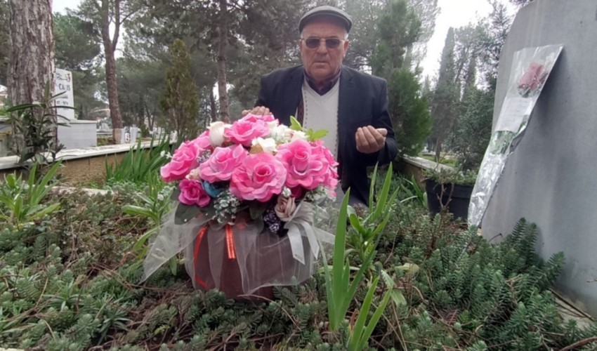 Ölen eşini her Sevgililer Günü'nde mezarında çiçeklerle anıyor