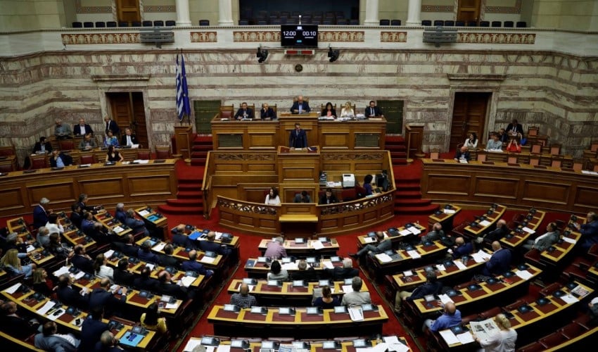 Parlamentodan geçti: Yunanistan'da eşcinsel evlilik yasalaştı