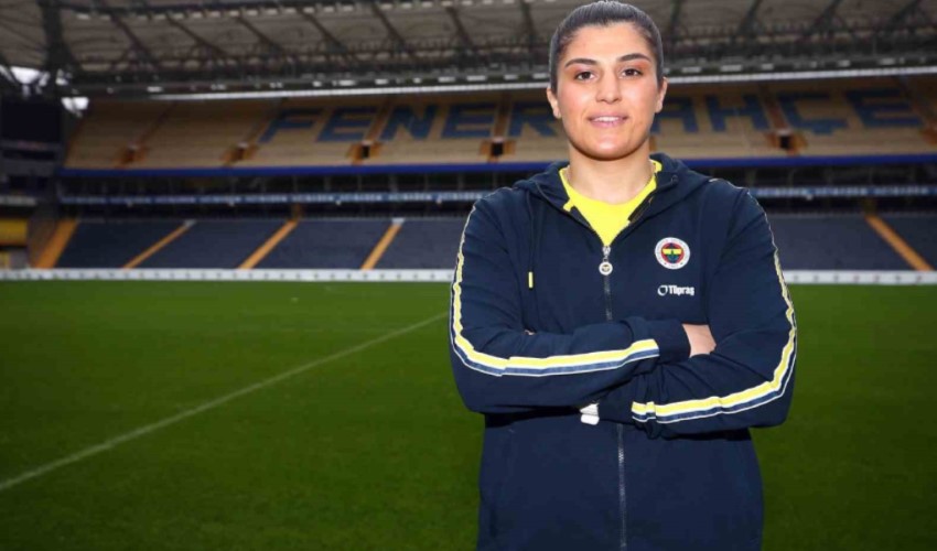 Fenerbahçe Busenaz Sürmeneli'yi kadrosuna kattığını açıkladı