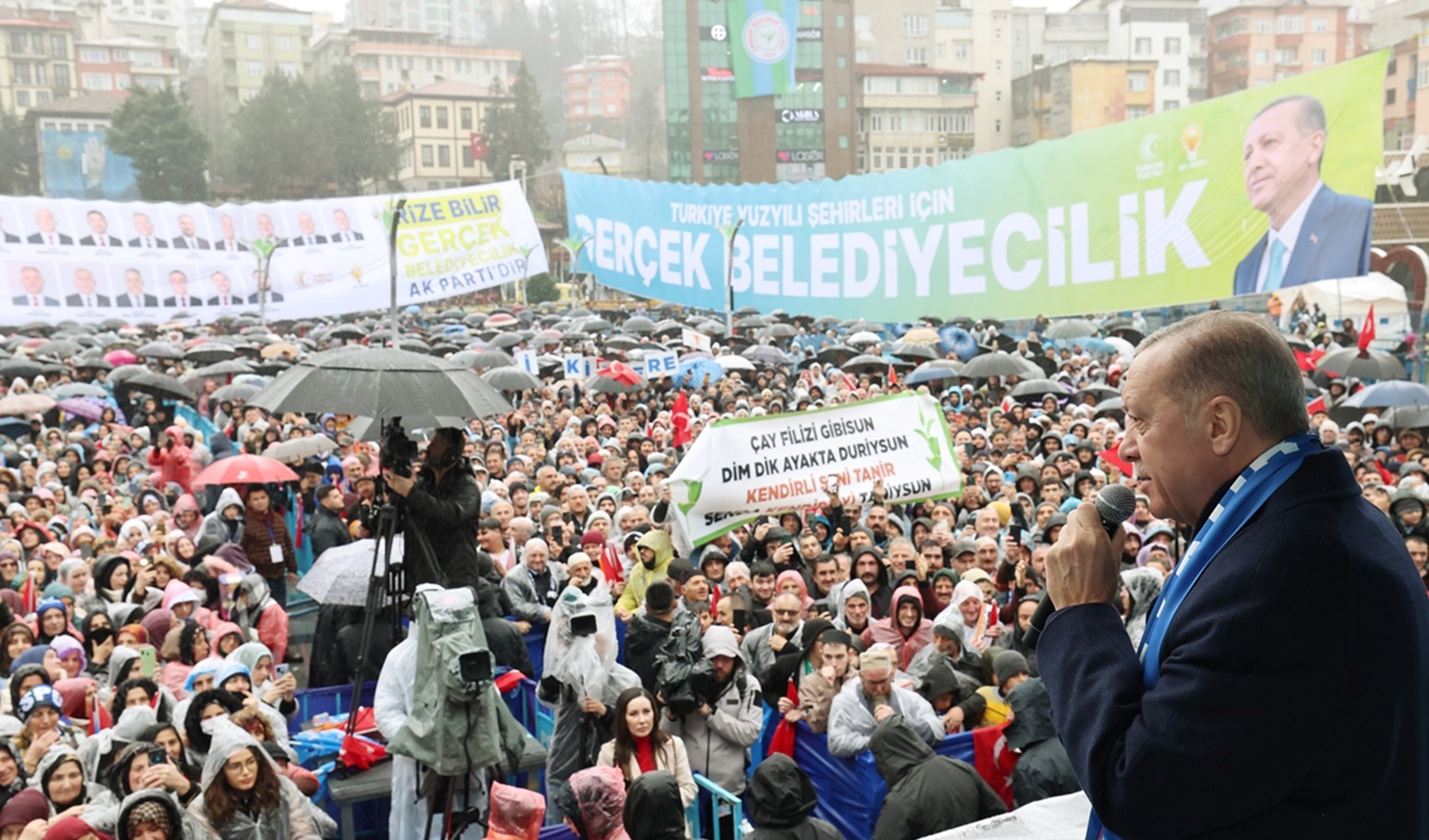 Recep Tayyip Erdoğan Rize'de muhalefeti hedef aldı: 'Yapay zekaya soranlara...'