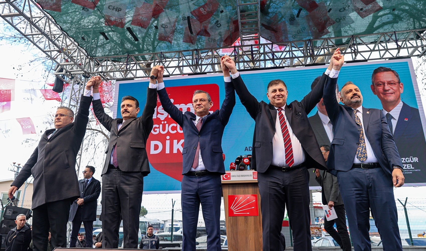L'analisi di Fatih Altaylı su Smirne: 'Se il CHP perde Smirne, Özgür Özel dovrebbe dimettersi da segretario'