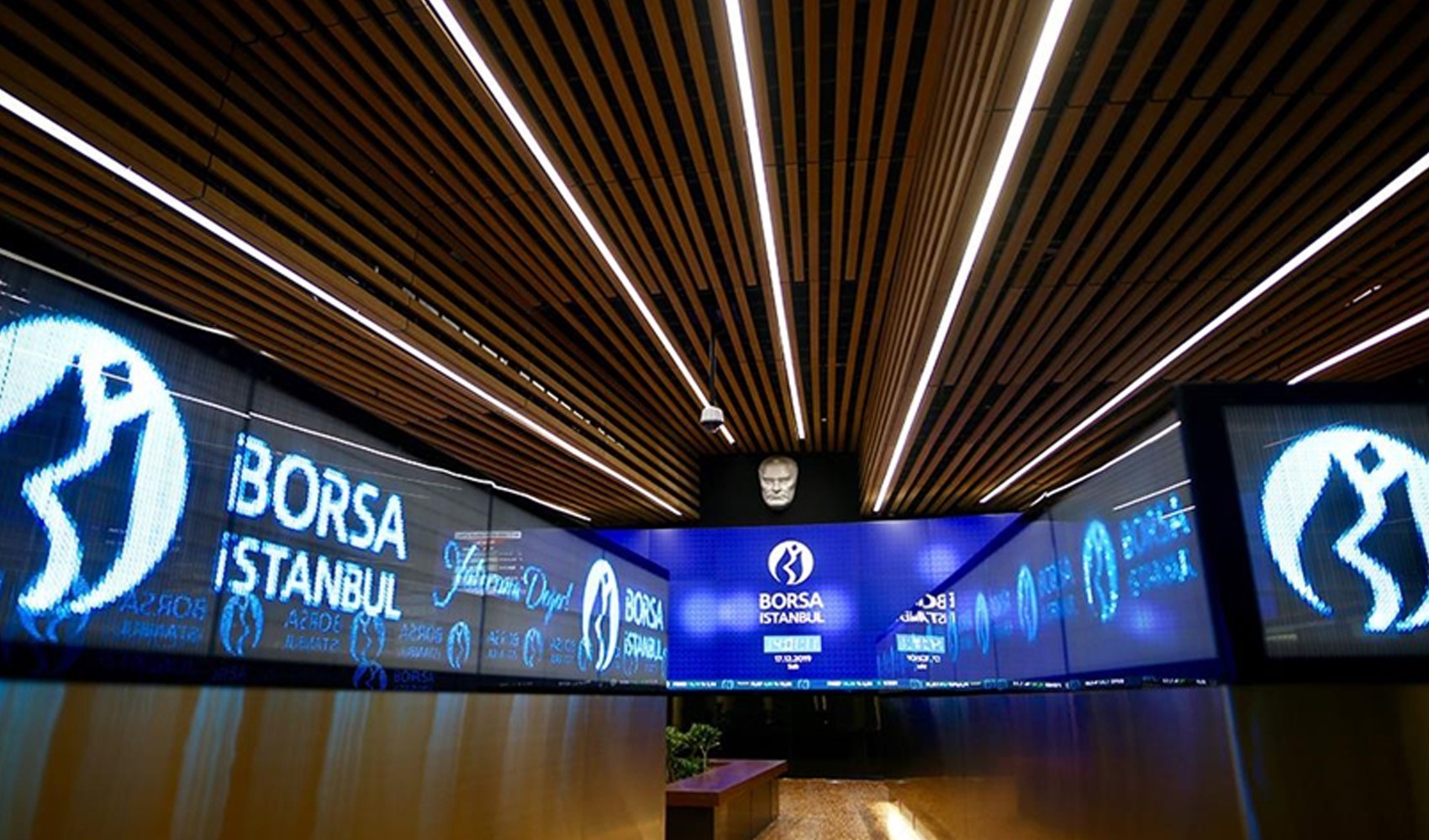 La Borsa in rialzo nella prima metà della giornata