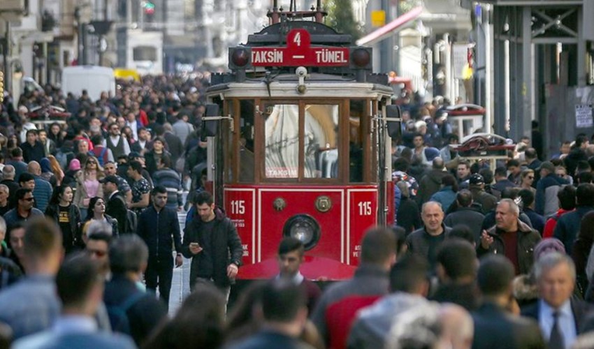 Risultato sorprendente dal sondaggio 'Quale partito risolverà i problemi della Turchia?'. La percentuale di chi risponde 'Nessun partito'...