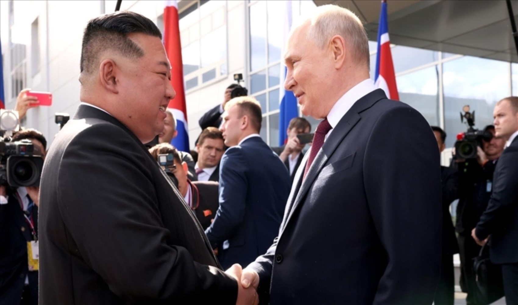 Putin regala un'auto a Kim: un dono da 175 mila dollari