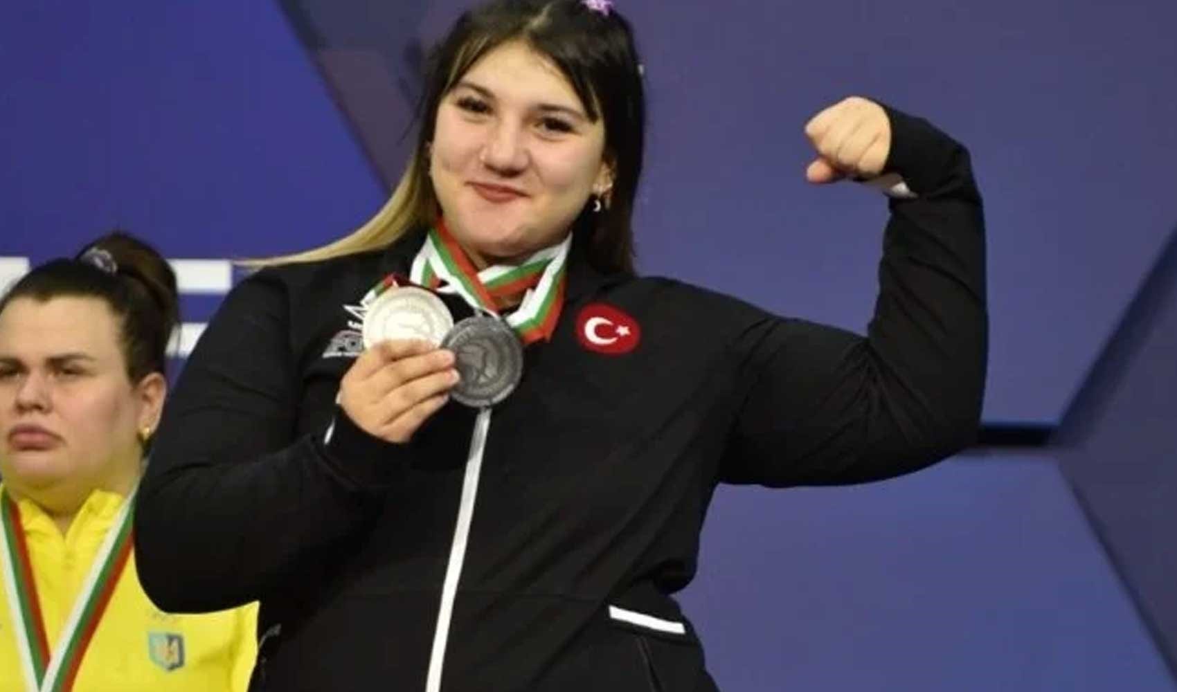 Milli halterci Fatmagül Çevik'ten 2 bronz madalya
