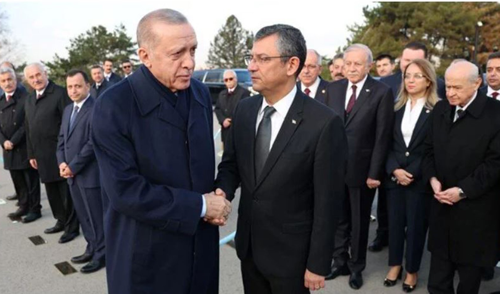 Stoccata di Özel: 'È il momento di bere il tè forte per Erdoğan e Bahçeli'