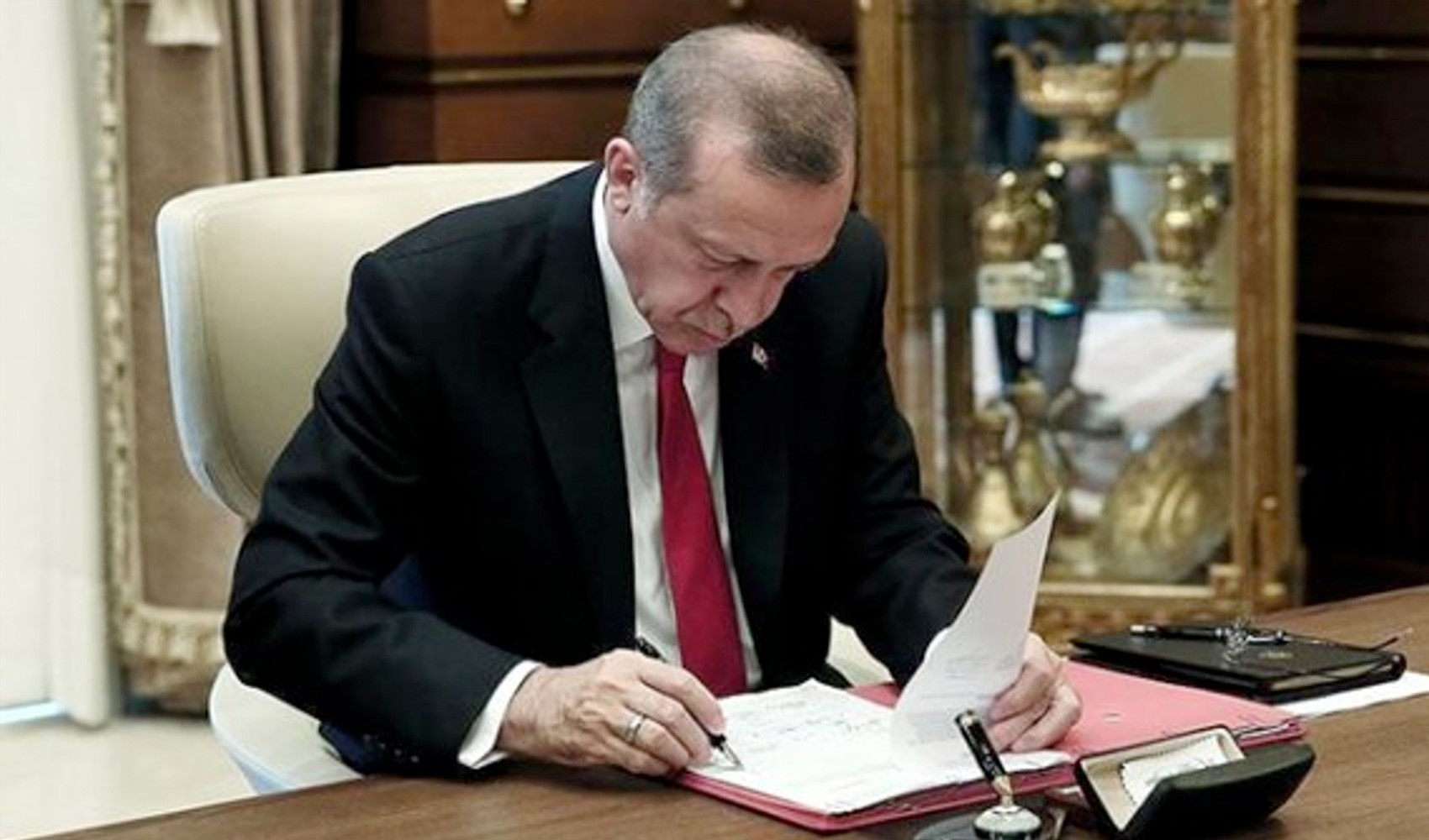 Resmi Gazete'de yayımlandı: Erdoğan'dan yeni atama ve görevden alma kararları