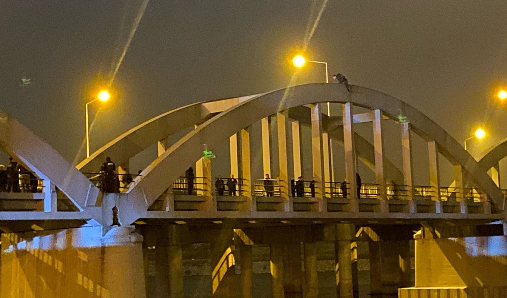 Samsun'daki Çetinkaya Köprüsü'nde intihar girişimi