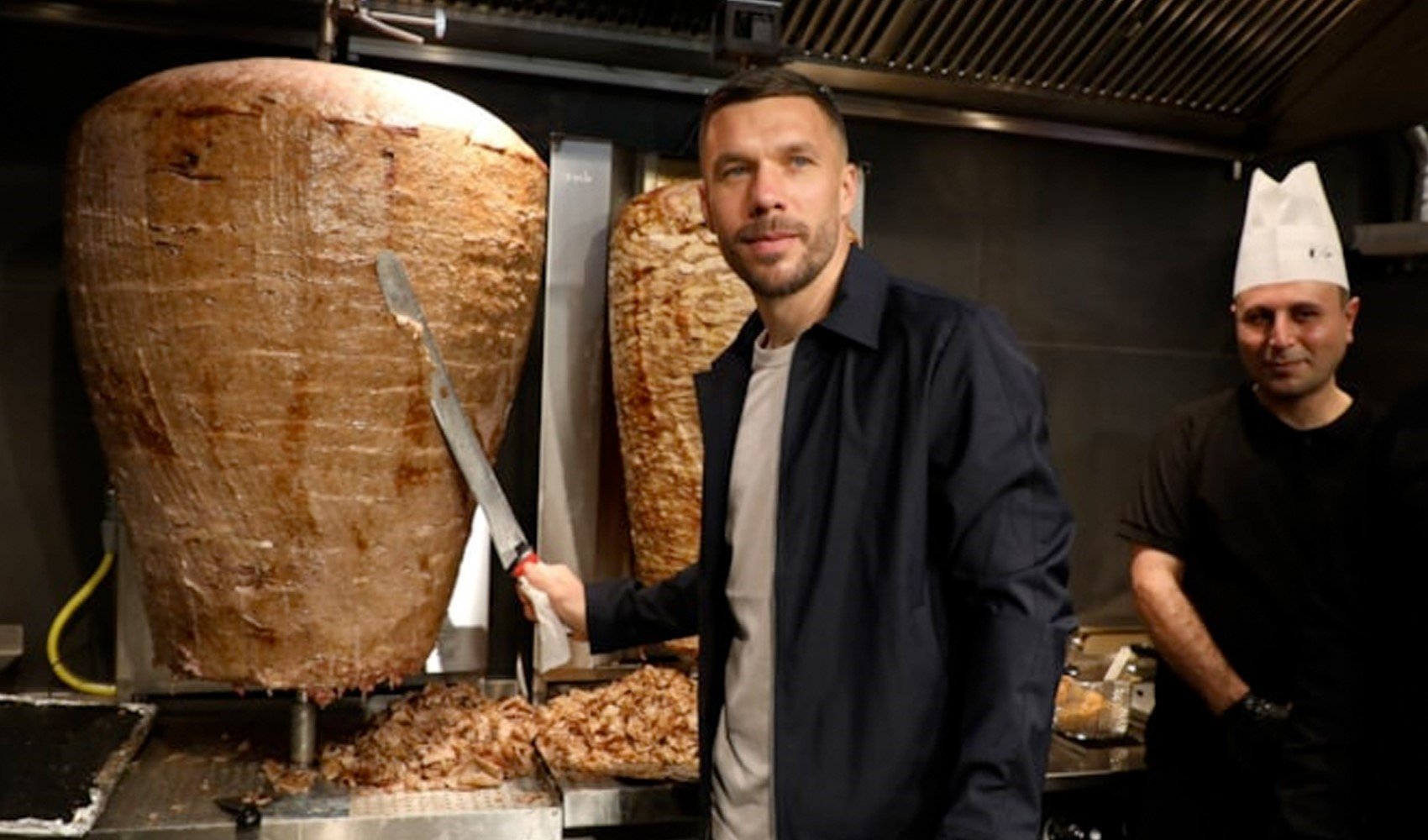 Almanya’da döner kralı olan Podolski servetini katladı