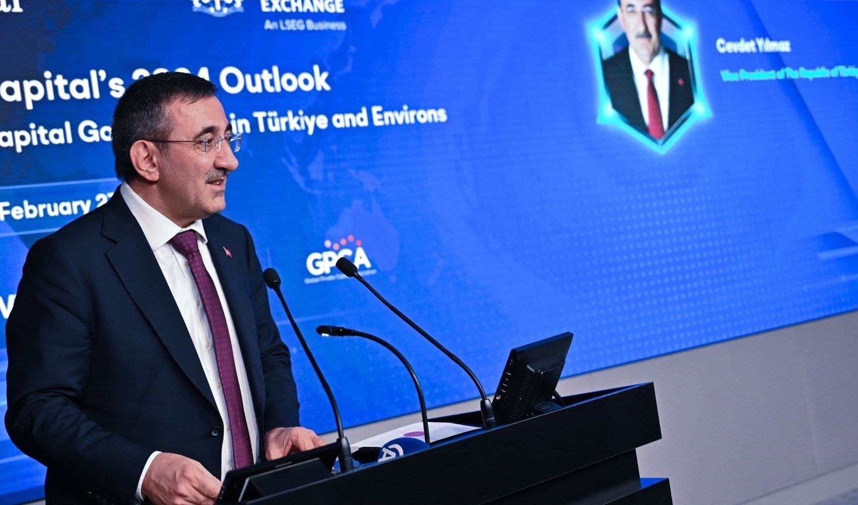 Cumhurbaşkanı Yardımcısı Cevdet Yılmaz, yatırımcılarla bir araya geldi