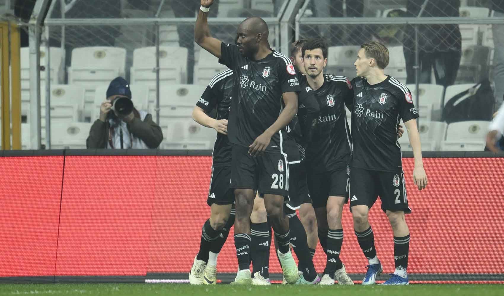Il Beşiktaş conquista agevolmente la semifinale di coppa