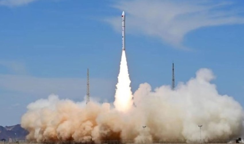 Çin ilk ticari uydusunu fırlattı