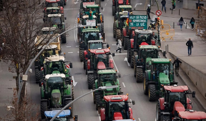 Fransa'yla başlayarak birçok ülkeye yayıldı: İspanyol çiftçilerden protesto