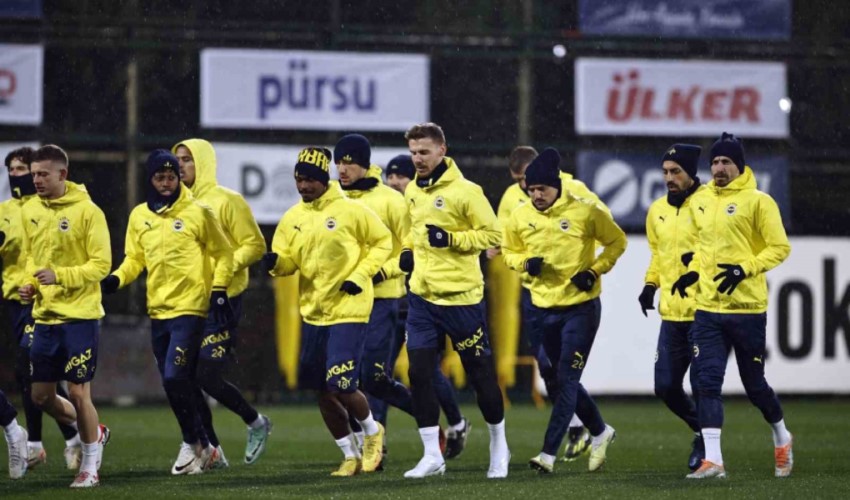 Fenerbahçe'nin kamp kadrosu belli oldu: 3 eksik