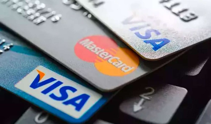 L'aumento dell'uso delle carte di credito attira l'attenzione