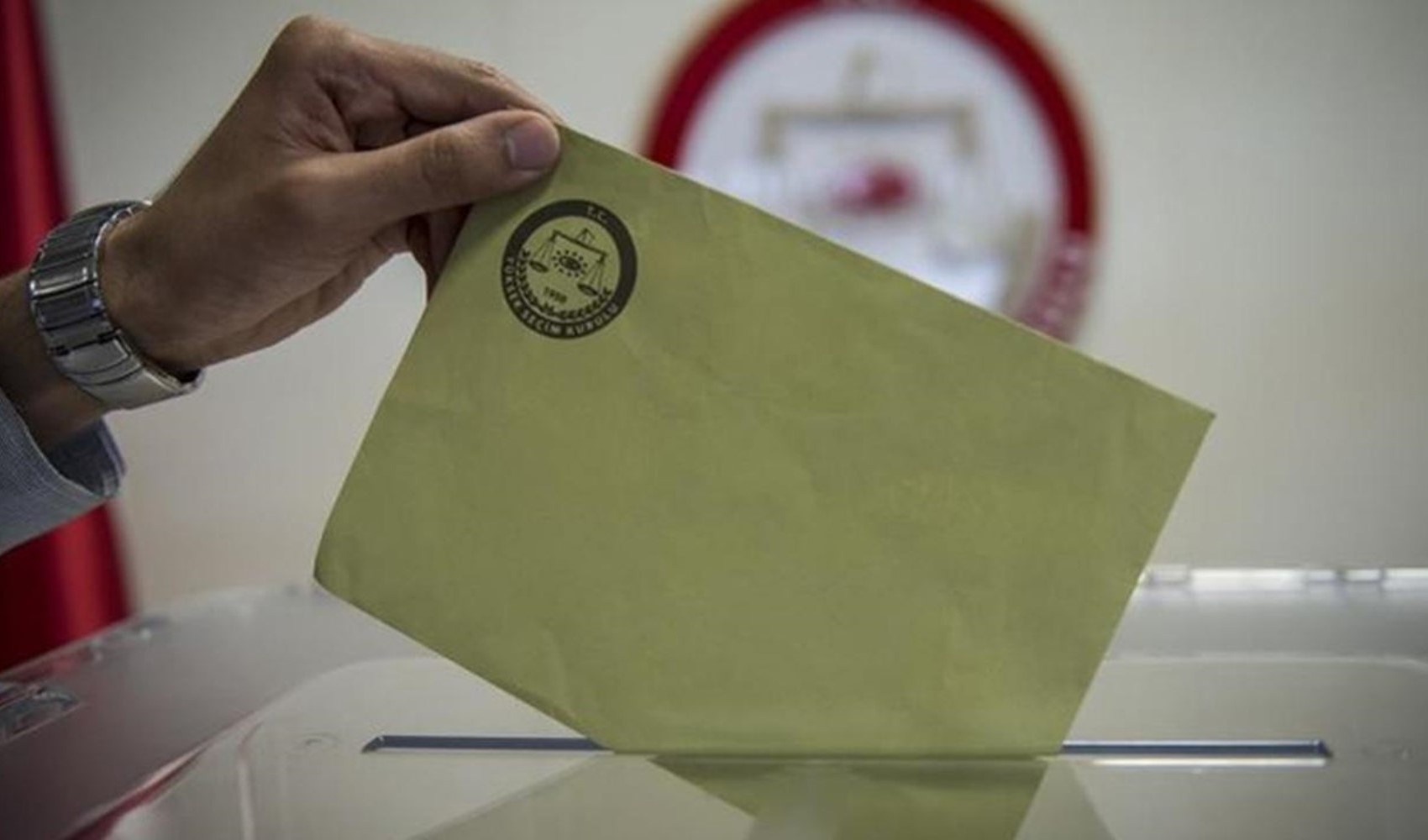 Türkiye seçime gidiyor: Seçmen kağıtları dağıtımı başladı