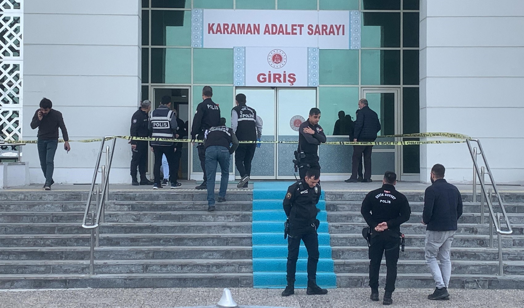 Karaman’da adliye girişinde silahlı saldırı