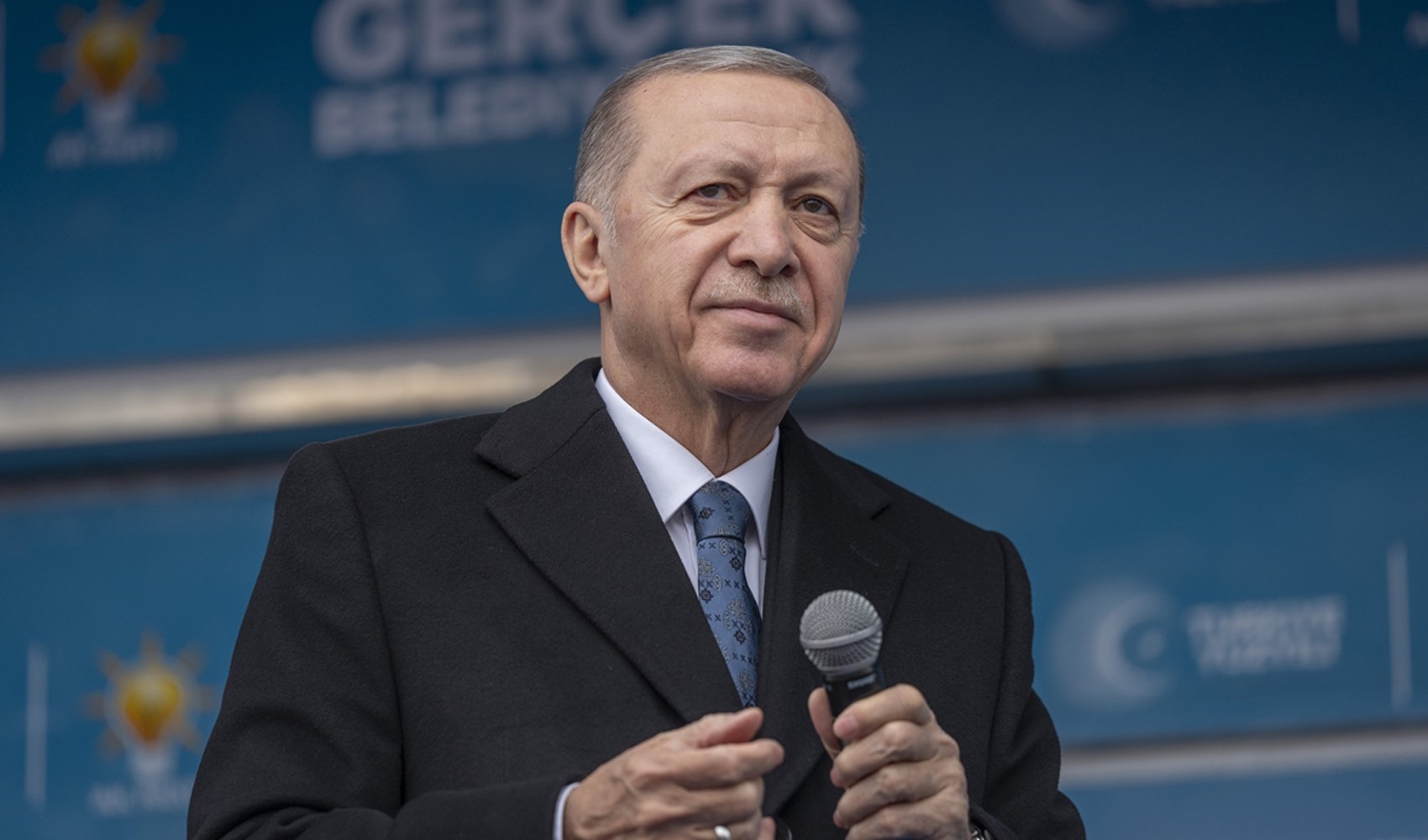 Erdoğan attacca il CHP e İmamoğlu a Smirne: 'Non trattenete il piccolo cognato...'