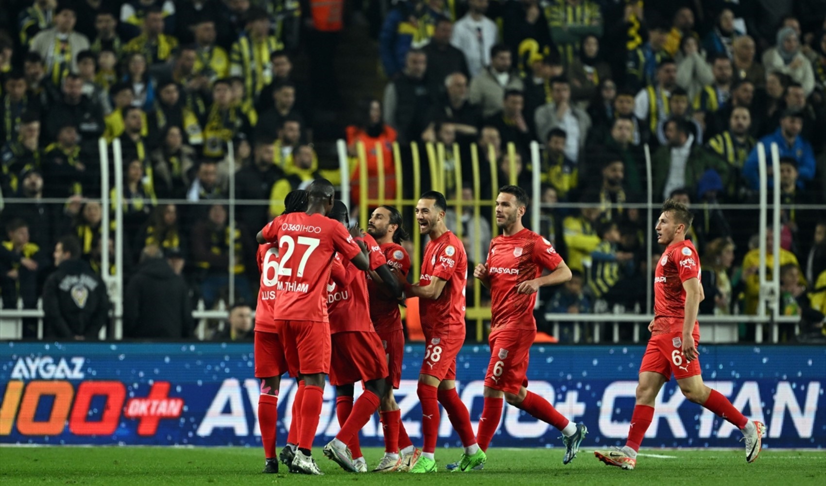 Kadıköy'de ilk yarıda tek gol var!