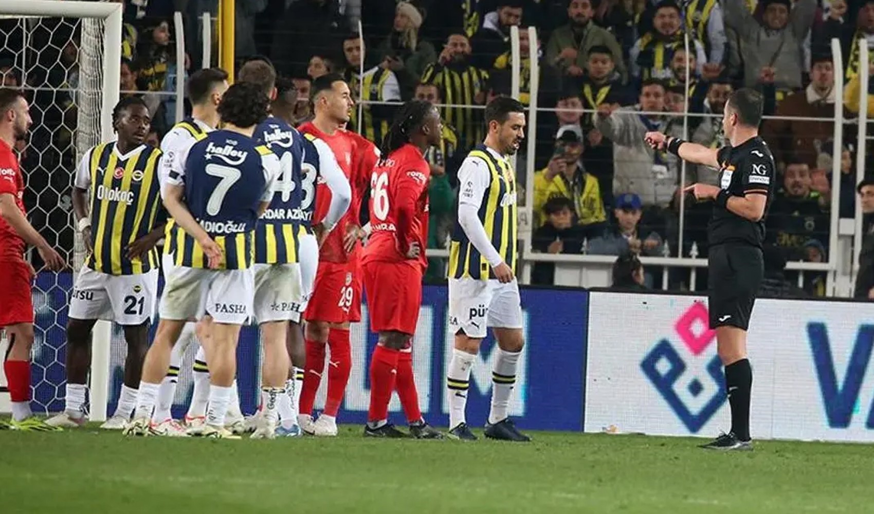 Fenerbahçe'nin Pendikspor karşısında kazandığı penaltı doğru mu? Eski hakemler böyle yorumladı: Başından sonuna skandal