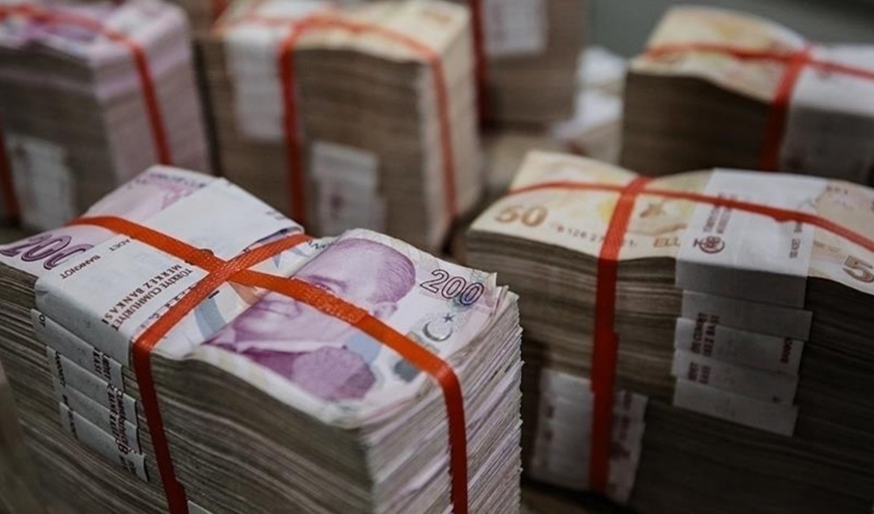 Hazine iki tahvil ihalesinde 12,8 milyar lira borçlandı