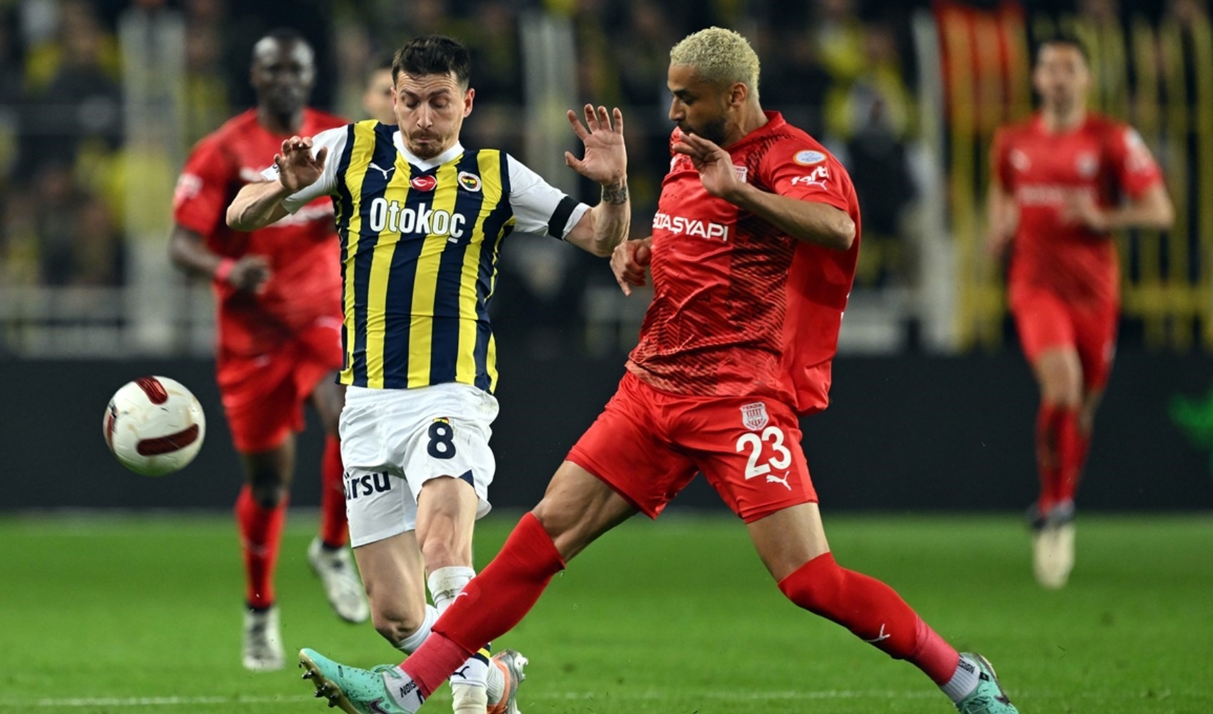 Fenerbahçe'den Mert Hakan'a destek: 'Koy yüreğini!'