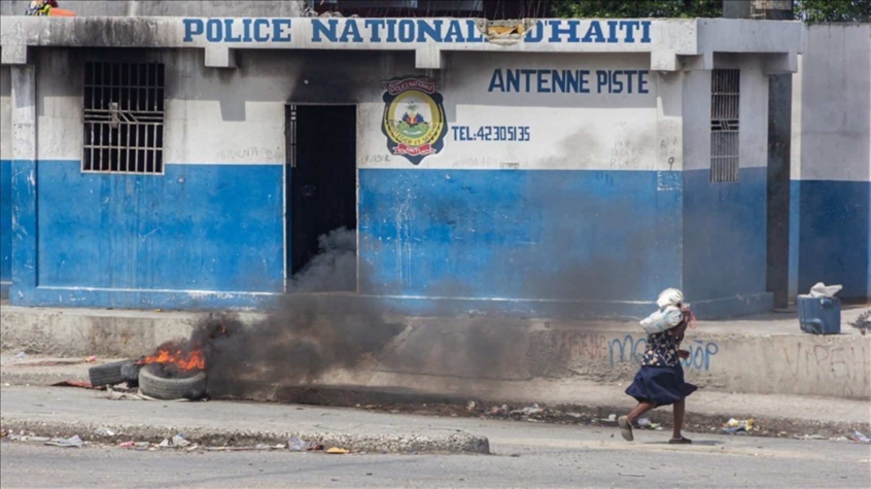 Haiti'de başbakan Henry istifa etti: Çetelerin iktidar savaşı