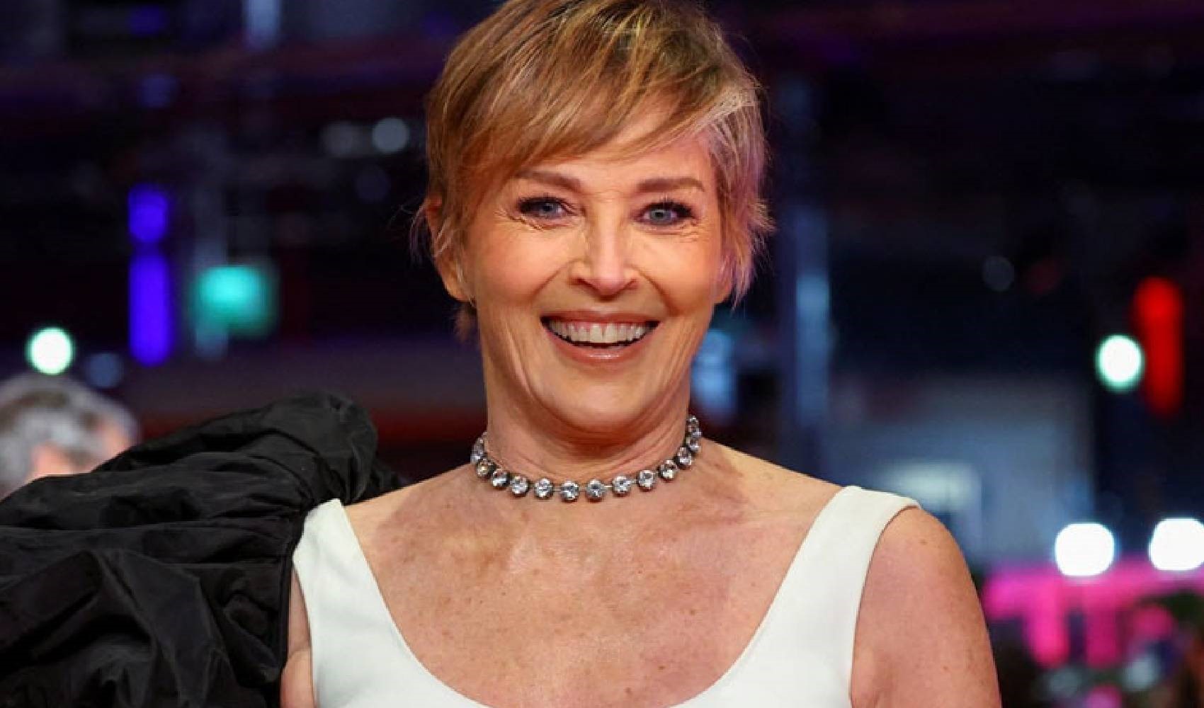 Sharon Stone kendisini cinsel ilişkiye zorlayan yapımcıyı ve aktörü ifşa etti