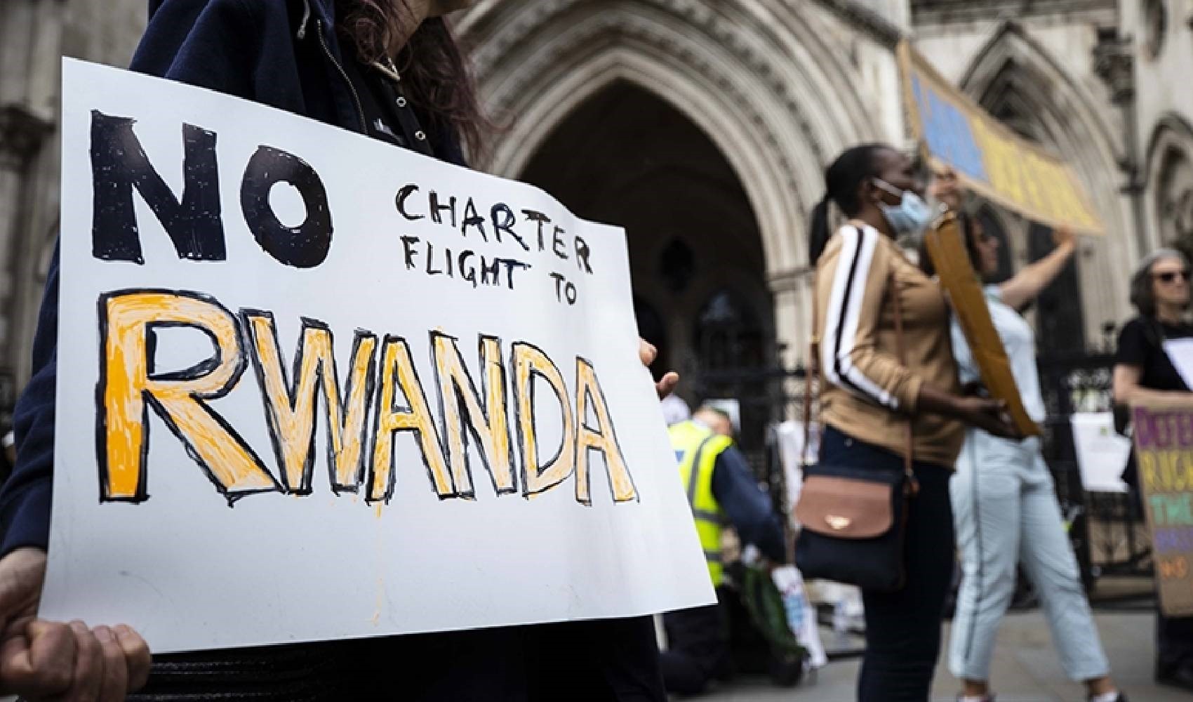 İngiltere, sığınmacılara Ruanda’ya gitmeleri için para teklif etmeyi planlıyor
