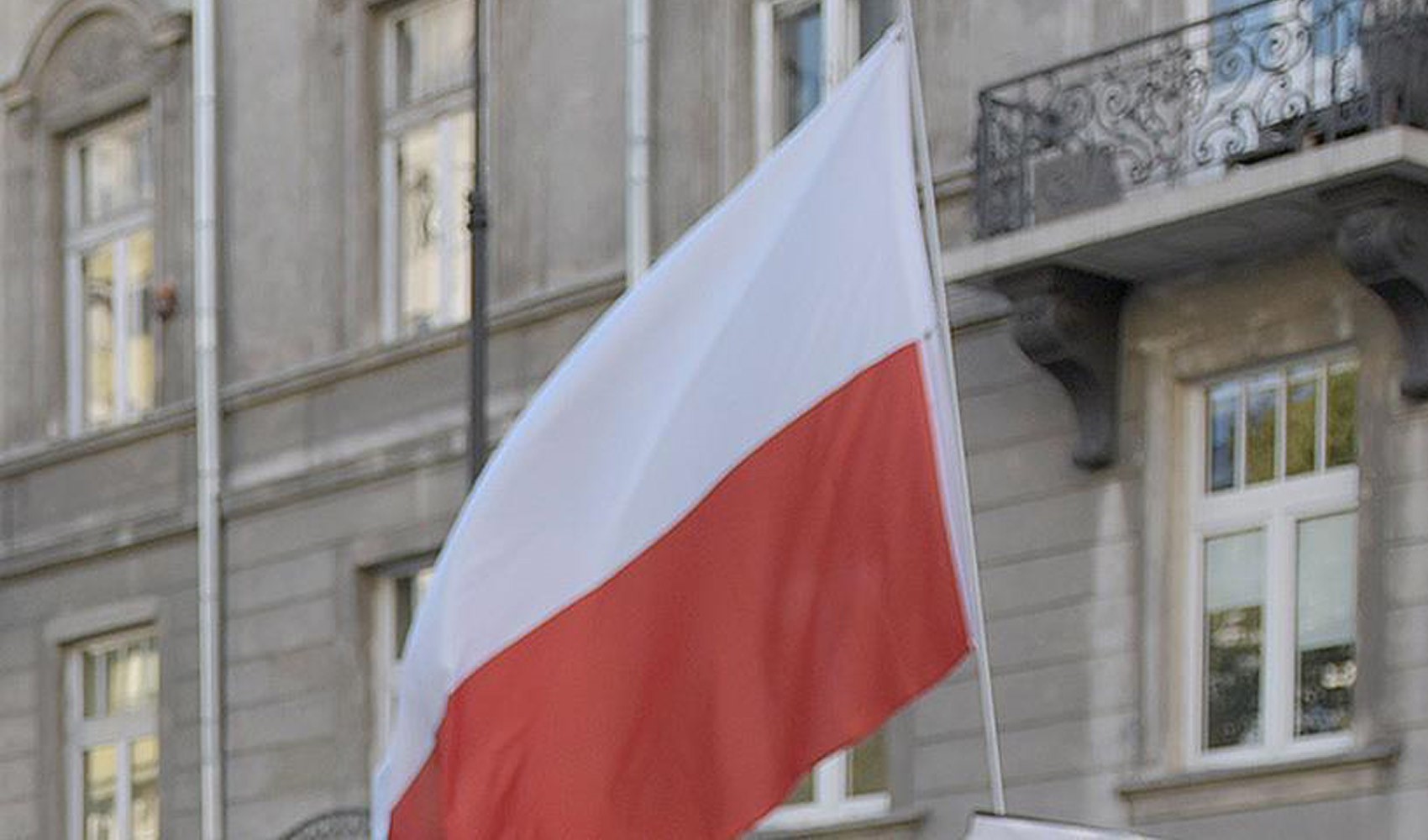 Polonya, büyükelçiliklerinde dev değişim