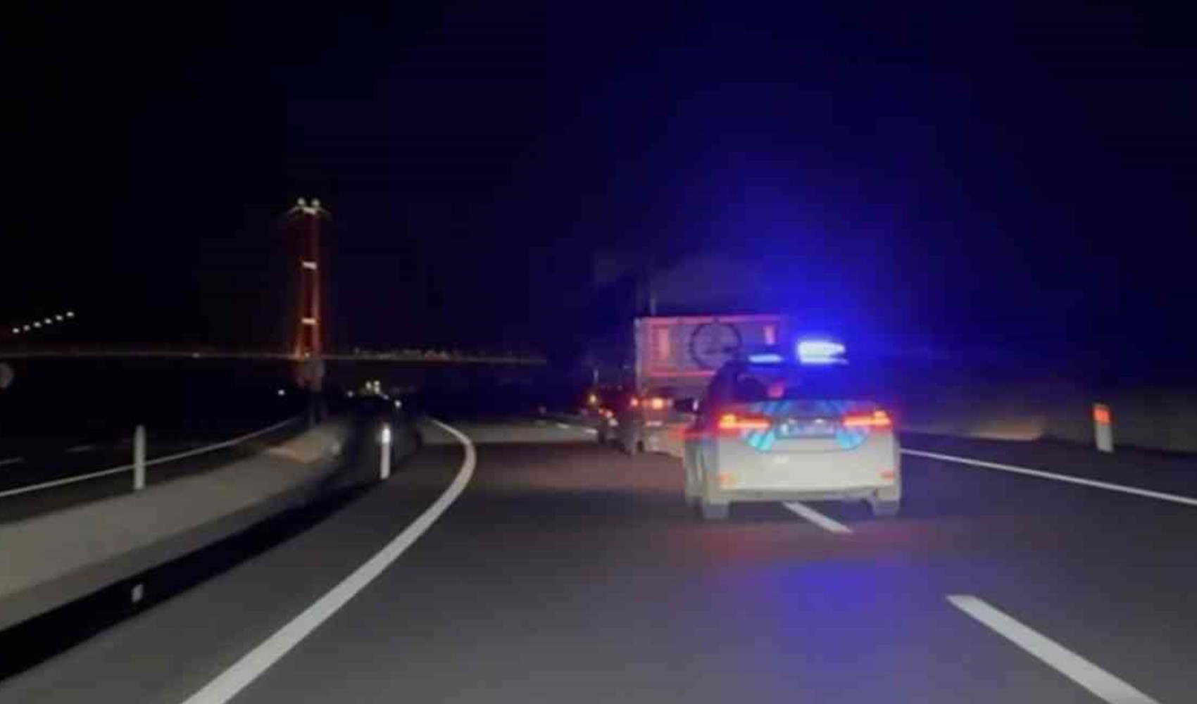 Un inseguimento da film: camionista ubriaco catturato a Çanakkale dopo essere finito in una strada senza uscita