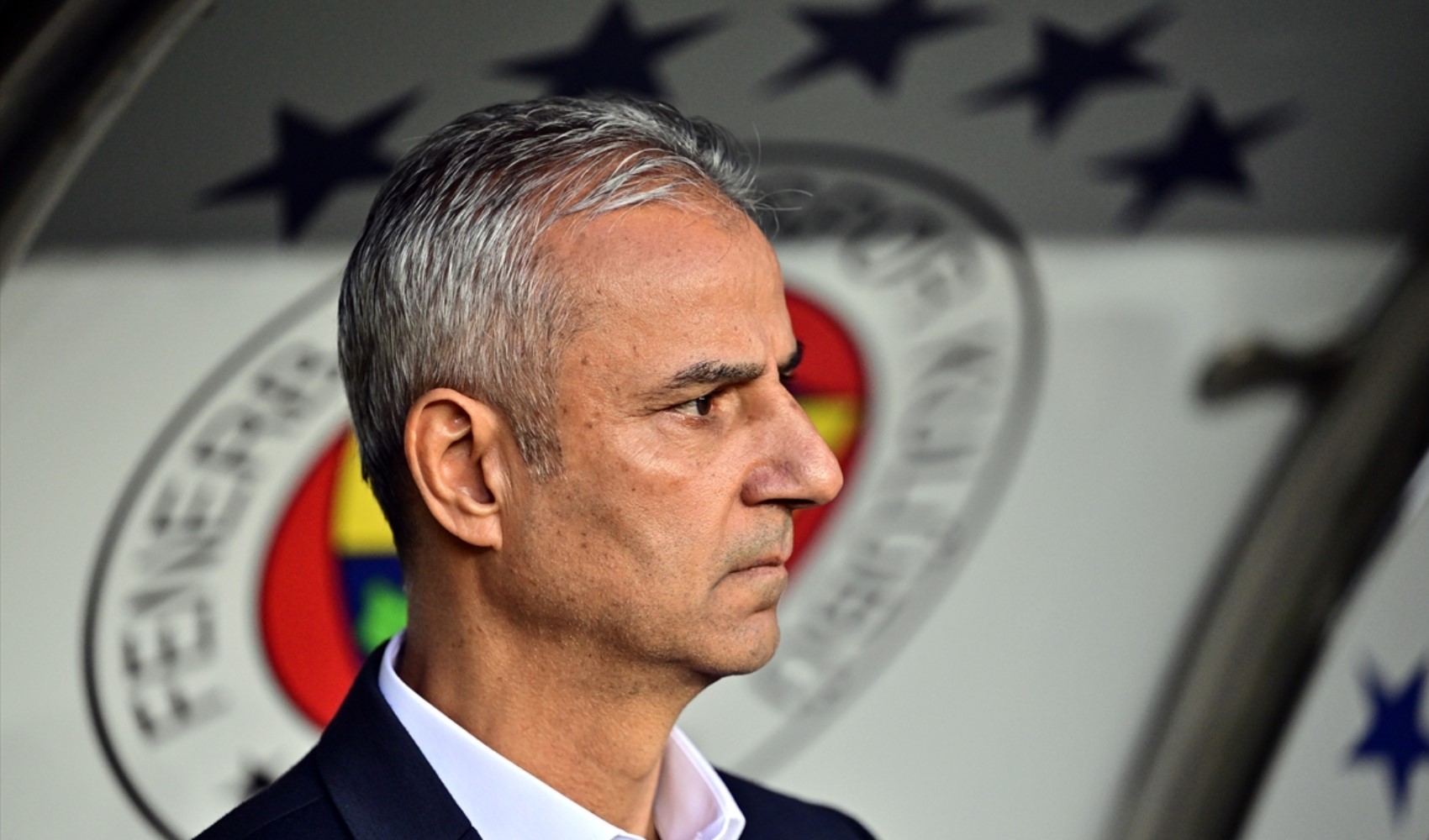 Oggetto contundente colpisce İsmail Kartal!