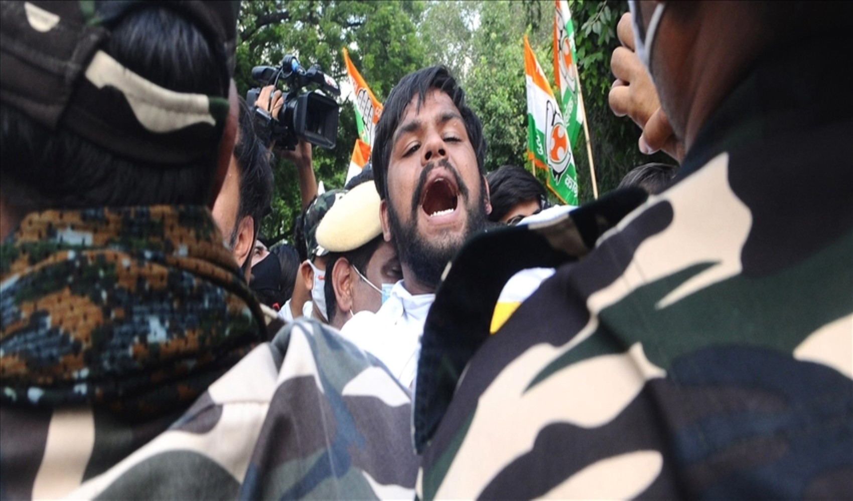 Hindistan'da Müslüman öğrencilere saldırdılar: Teravih namazını kılanlara şiddet!