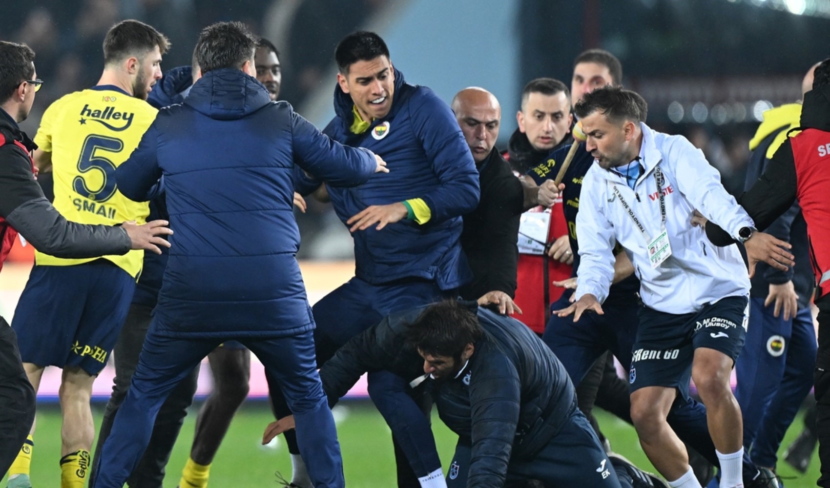 FIFPRO'dan Trabzonspor-Fenerbahçe maçı olaylarına tepki!