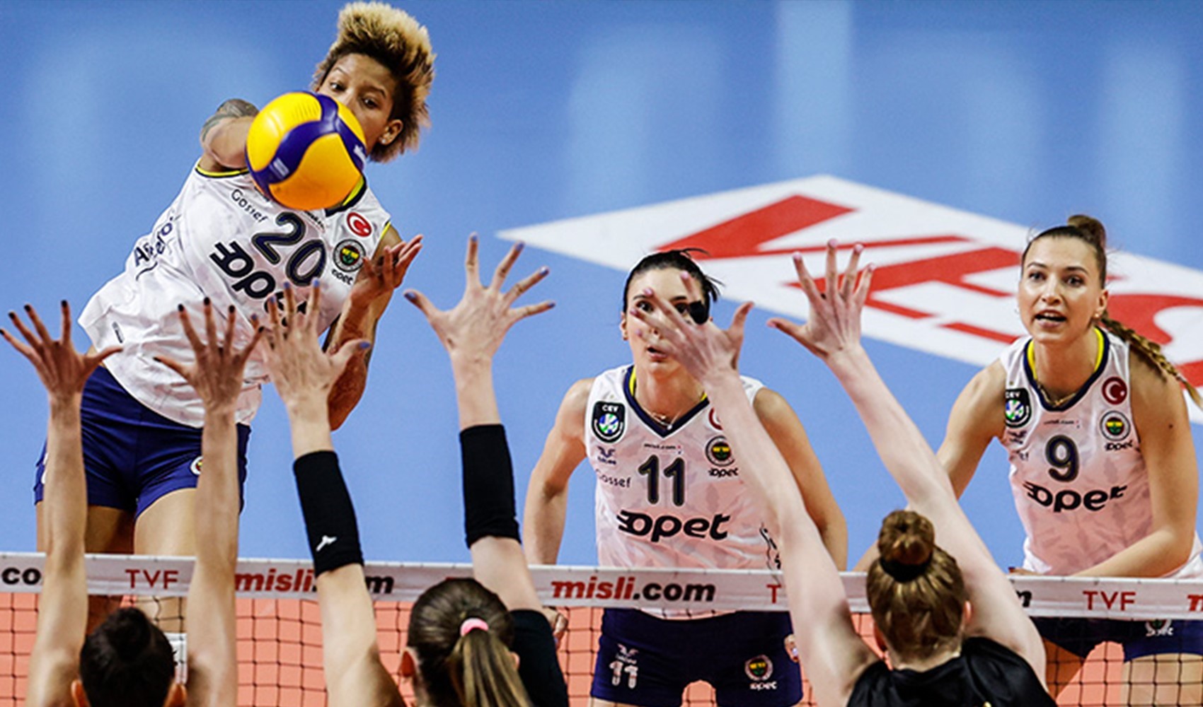 Fenerbahçe Opet, CEV Şampiyonlar Ligi'nde final için mücadele edecek