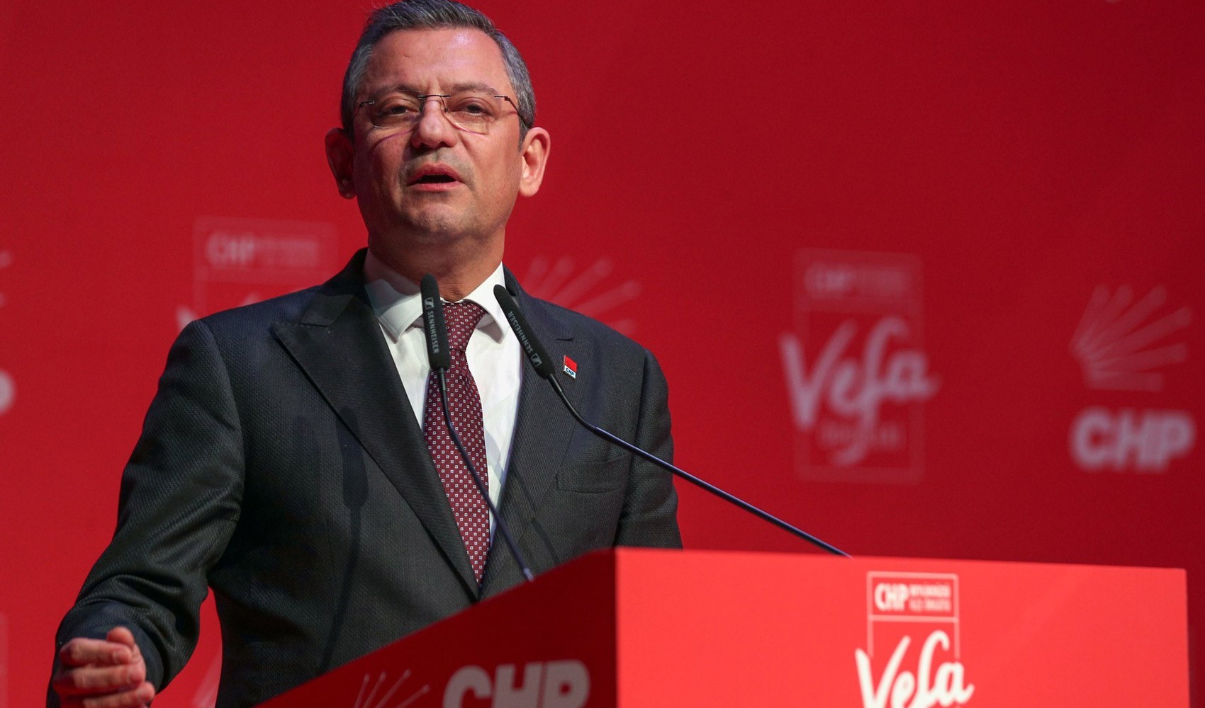 CHP Genel Başkanı Özel'den 'vefayı partilerini iktidar yaparak göstereceğiz' açıklaması