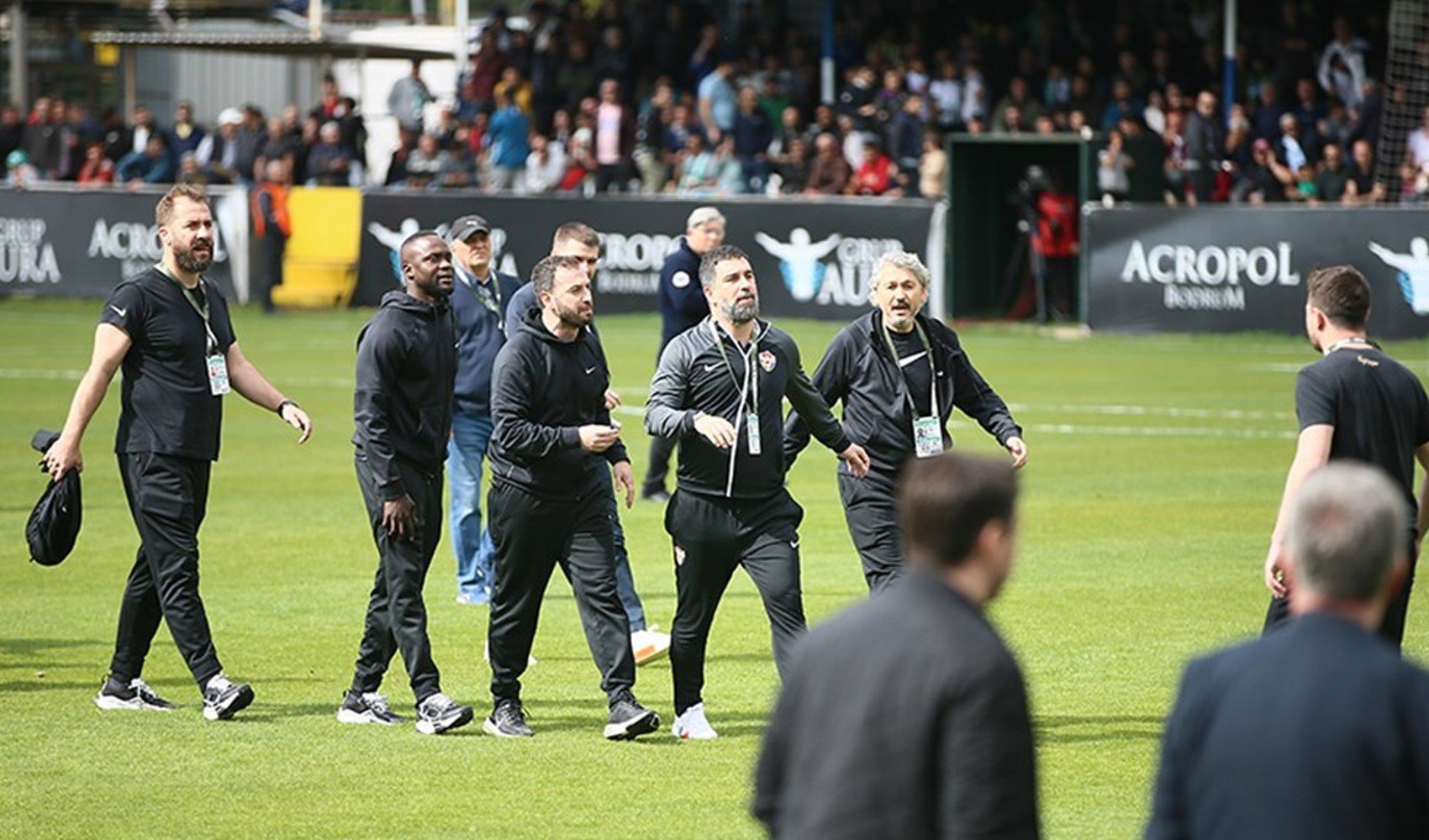 Bodrum FK – Eyüpspor maçında kavga! Arda Turan yaralandı