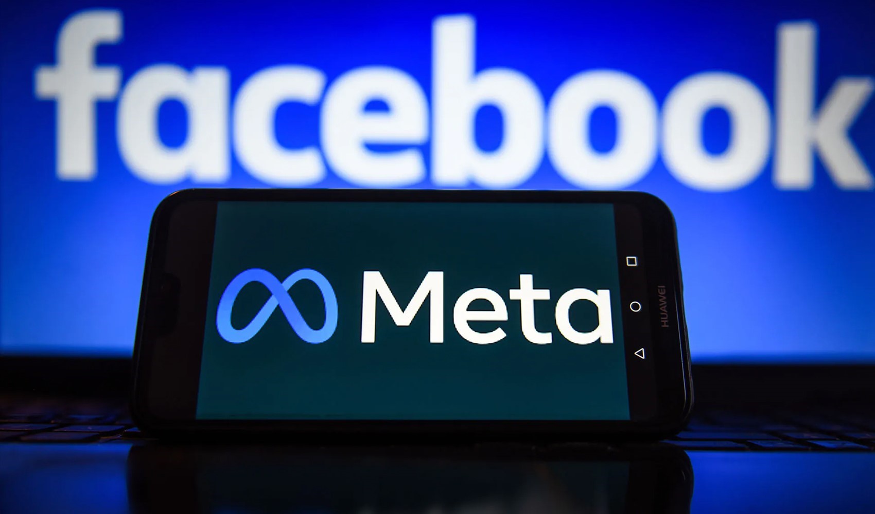 Meta 'kişisel veriler'e ilişkin soruşturmayı sonlandırmak amacıyla Avrupa'da fiyat düşürüyor