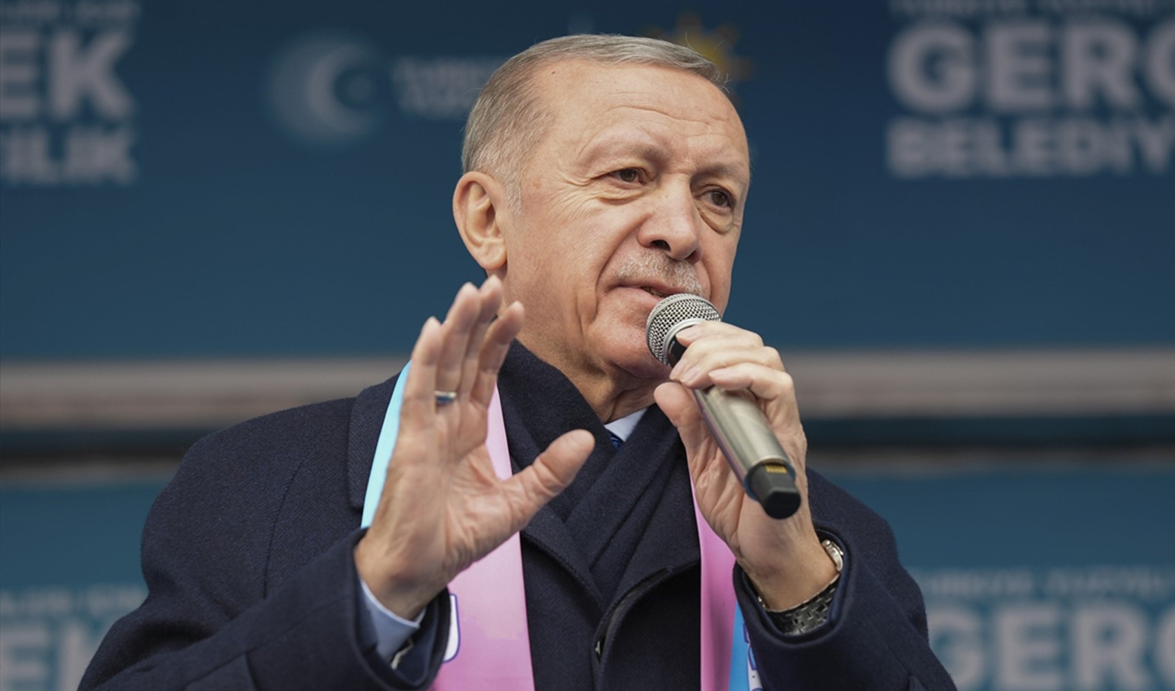 Erdoğan yerel seçimler nedeniyle gittiği Burdur'da CHP'yi hedef aldı: 'Özgür efendi garip 'darbe' açıklamaları yapıyor'