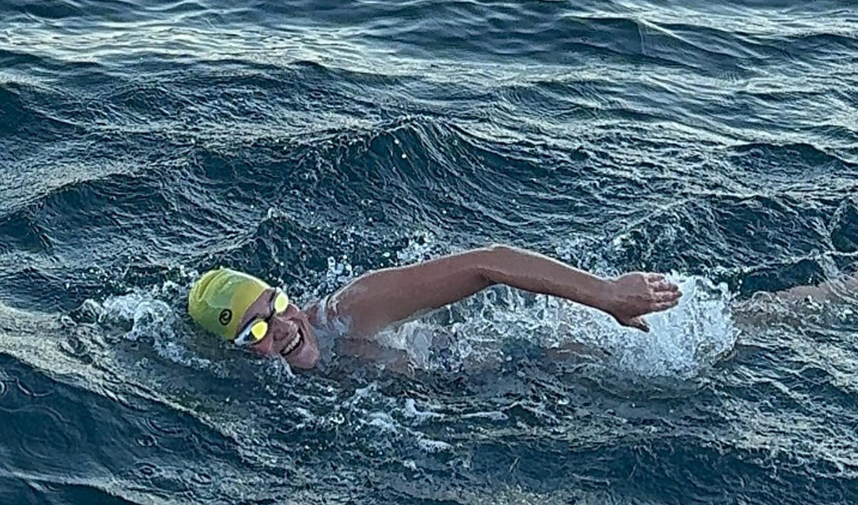Yüzücü Aysu Türkoğlu, Cook Boğazı geçişini 7 saat 21 dakikada tamamladı