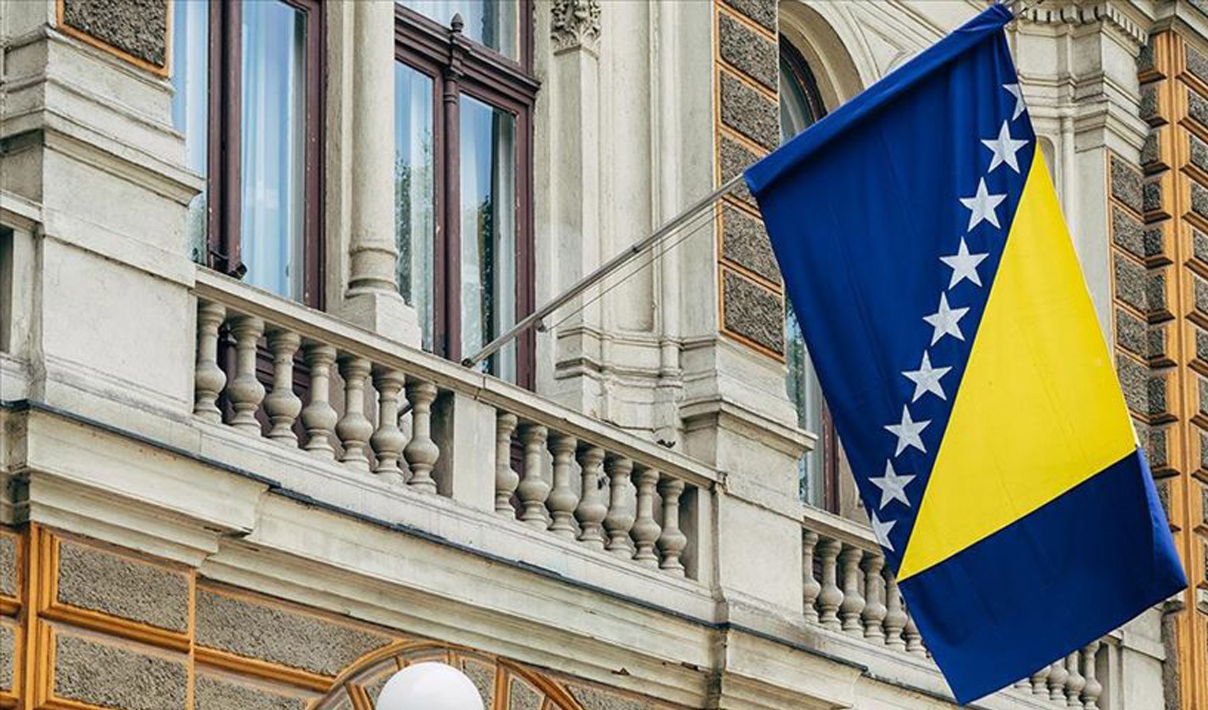 AB duyurdu: Bosna Hersek'le üyelik müzakereleri başlıyor