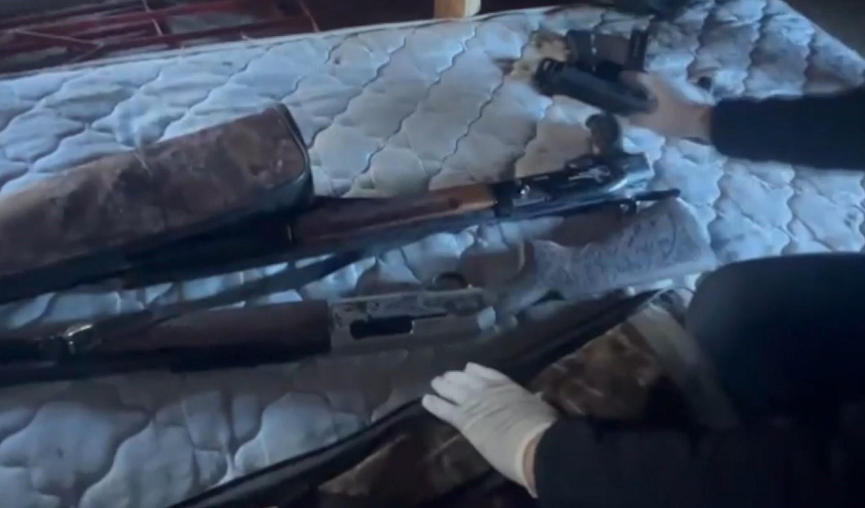 Samsun'da çatı katındaki yatağın altında silah ve mühimmat deposu!
