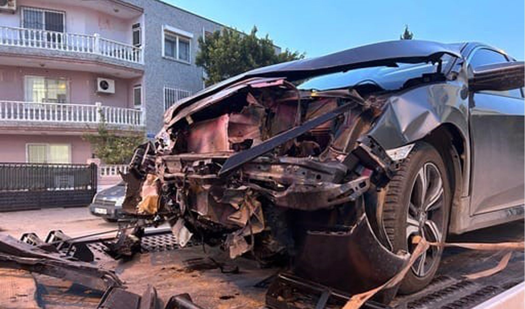 Il deputato del CHP Güzelmansur ferito in un incidente stradale