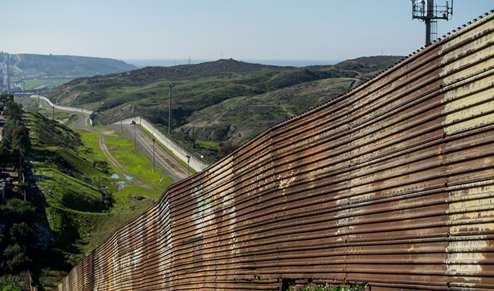 Meksika Devlet Başkanı Obrador'dan Trump açıklaması: Sınırda duvar inşaatı sürecek mi?